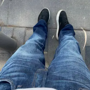 Säljer ett par superfräscha jeans från jack&jones i superbra skick🙌🙌 De är köpta för ca 800-900kr.                                                                   Pris kan diskuteras, hör av dig vid minsta fundering🙌🤩