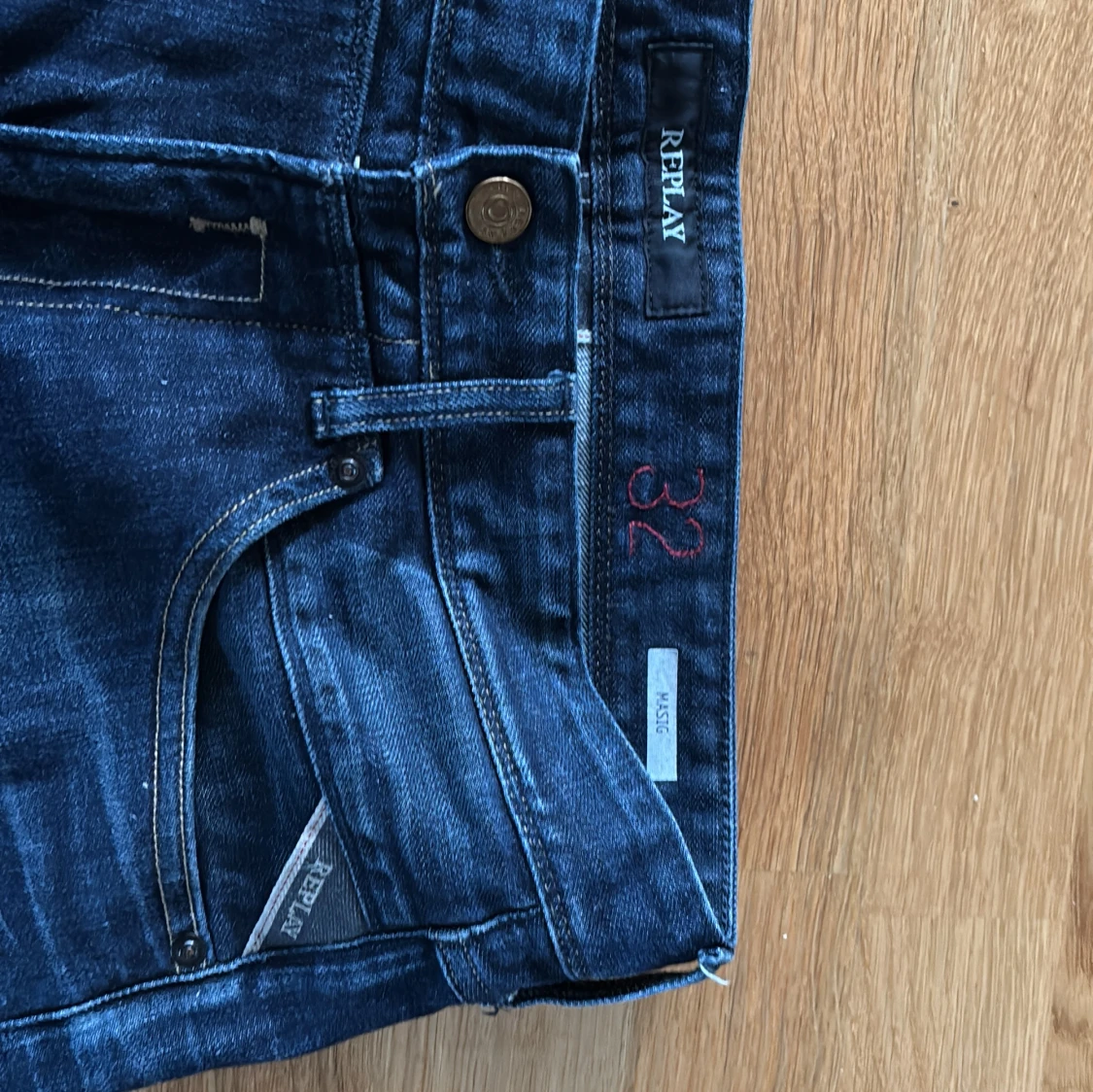 Mörkblå jeans från Replay - 90