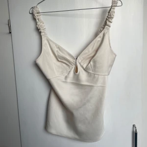 Adoore linne  - Superfint satin linne från adoore, knappt använt.  