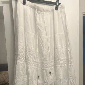 Lång kjol - Jättefin maxi kjol, aldrog använd, nypris 300 kr