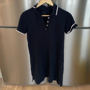 Golf klänning  - Golf liknande klänning, aldrig använd har bara tvättat den, stryker man den så blir den perfekt 