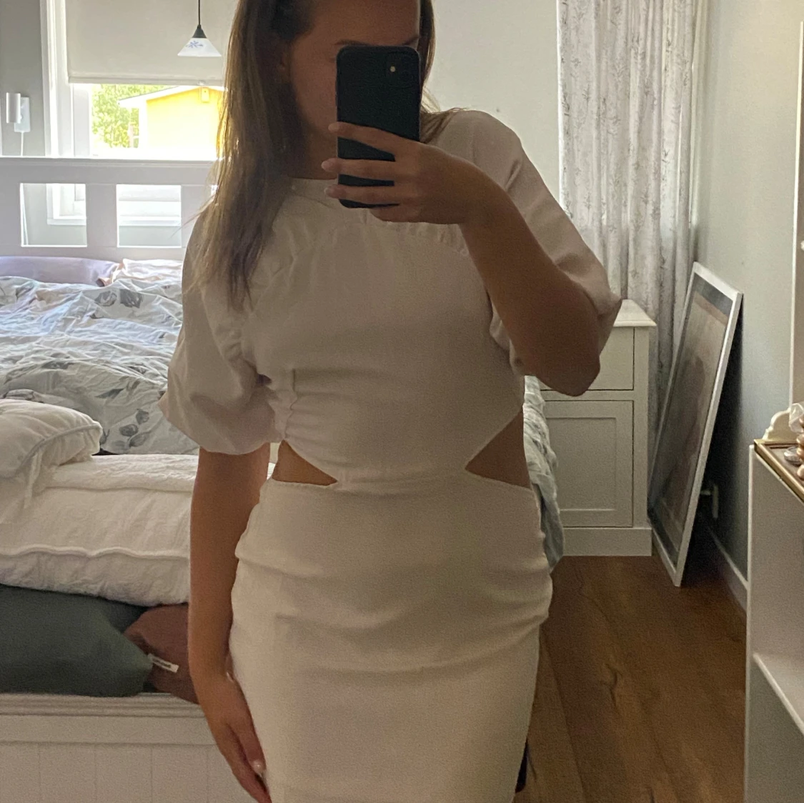 Mini dress, puffärmar cut out - 91
