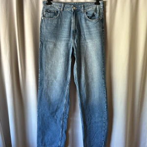 Blåa jeans  - 90’s straight från hm Högmidjade 