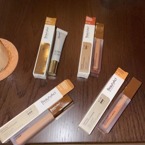 Concealer NY  - Oanvända concealer från BEAUTYACT, kicks egna sminkmärke. Orginal pris 179kr & 229 kr (två olika sorter) 