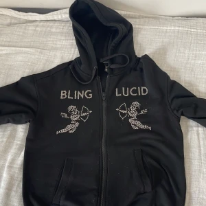 Bling lucid hoodie  - Bra skick, Stl Xs men är stor i storleken, dm vid frågor eller mer bilder!