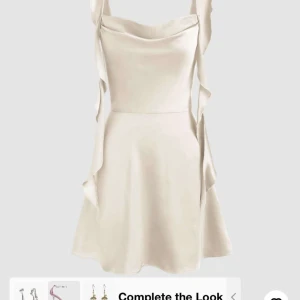 Klänning - Klänningar från cider, klänningen på första bilden är använd 1 gång under ett par timmar. Dom andra klänningarna är helt oanvända. Skriv om ni har mer frågor och om det är en klänning ni kollar extra på😊350kr per klänning