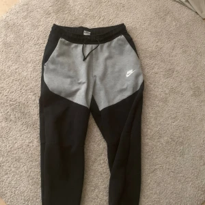 Nike tech byxor  - Nike tech byxor 