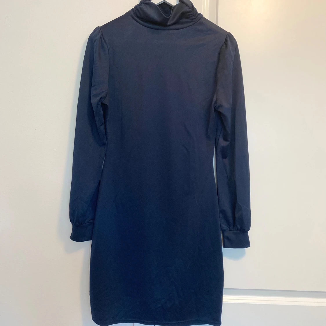 Mörkblå klänning från Chiara Forthi - 90