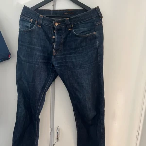 Nudie jeans - Säljer ett par riktigt snygga nudie jeans då de ej kommer till användning. Nypris 1600kr.  9/10 skick. 