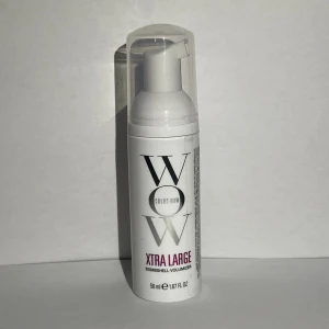 Color wow volumizer - En produkt från color wow som ger volym till håret. Helt oöppnad och aldrig använd. Nypris 169kr. 