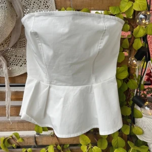 Ärmlös topp H&m - Ärmlös topp från H&m. Aldrig använd. Strl 38❤️