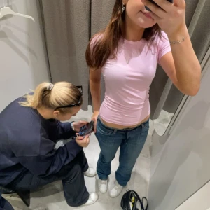 Rosa fin tröja💗  - Bra skick, köpt för 250kr säljer för 200kr. 🩷 tajt tröja. Size XS 