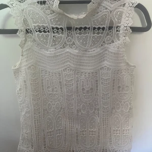 Söt topp - Jättefin spets topp i storlek 34. Från vintage stories💓