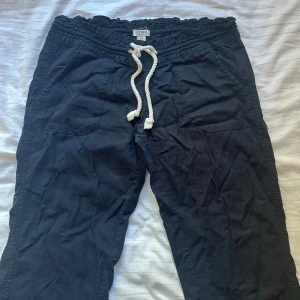 Roxy linnebyxor  - Jättefina Roxy linnebyxor som aldrig är använda pga dem är för små för mig, ser skrynkliga ut eftersom dem inte är strykna, innerbenslängden är 73 cm, skriv vid frågor 💕