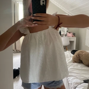 Urgullig topp - Så så så fin topp. Vet ej märke men den passar allt från XS-M