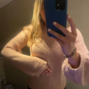Stickad tröja - Jättesöt rosa stickad tröja från hm. Mkt bra skick!
