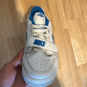 Säljer mina Air Jordan legacy low 312 - Skick 9,7/10 ,rena men lite creasad, har använt 1 gång men tvättade senare, PRIS GÅR ATT DISKUTERAS!! 