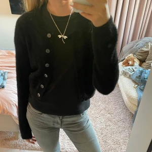 Kofta  - Super mysig kofta i bra skick men varan har tecken på användning