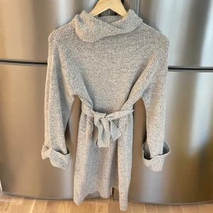 Stickad klänning  - Jätteskön stickad klänning, använd en gång 