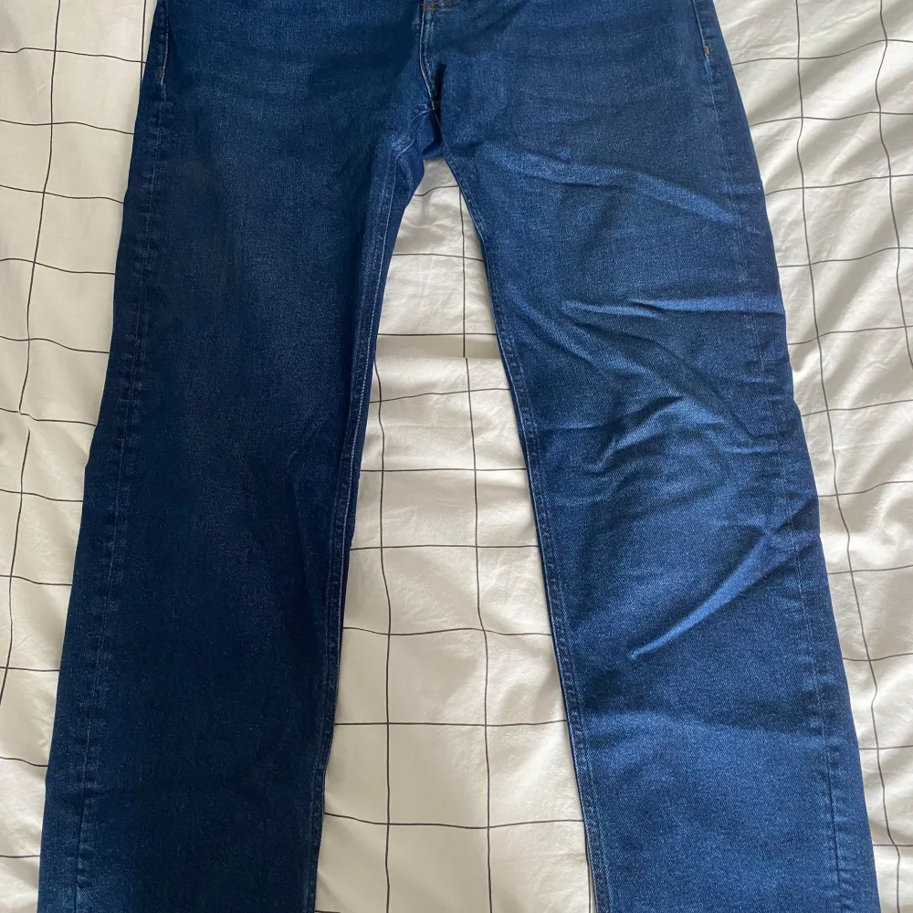 Väldigt snygga jeans från Massimo Dutti. Dessa är i väldigt fint skick och är väldigt sköna. Storlek 32. Hör av vid funderingar . Jeans & Byxor.