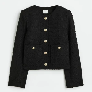 Jacka - Jacka i boucle från H&M, aldrig använts så som ny.  Nypris var 599kr 