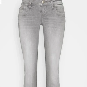 Ltb Jeans - Säljer mina ltb jeans då dom inte kommer till användning❤️Orginal priset är ca 900 men säljer dom billigt då jag vill få sålt dom✨