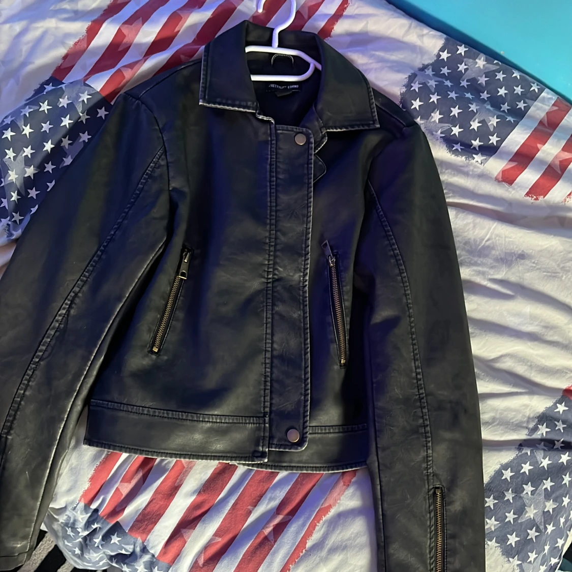 Svart skinnjacka från PrettyLittleThing - 90