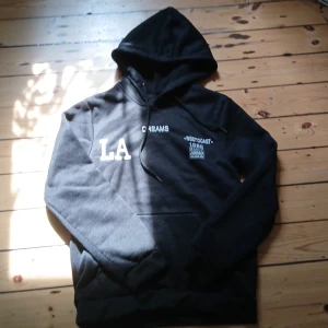 Zaful hoodie - Så snygg svart zaful hoodie, har aldrig kommit till andvänding så i bra skick💕 kommer inte skicka några bilder på