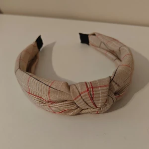 Brett diadem  - Brett diadem Aldrig använt så i toppen skick
