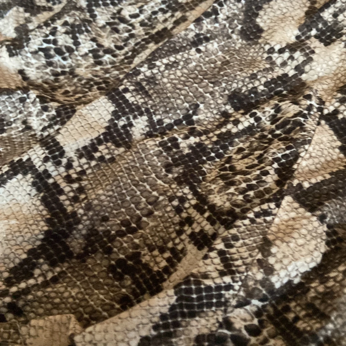 Ormmönstrade shorts - 92