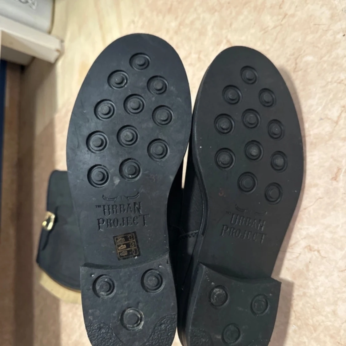 Svarta stövlar från Urban Project - 93