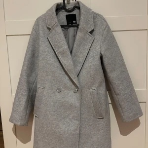 Kappa - Fin o skön knappt använd kappa från Lager157🤍