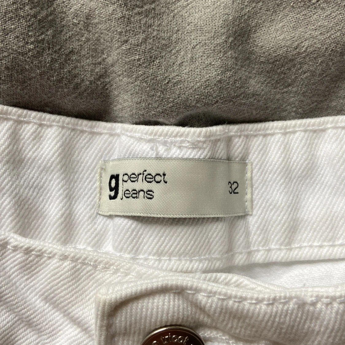 Vita jeansshorts från Perfect Jeans - 91