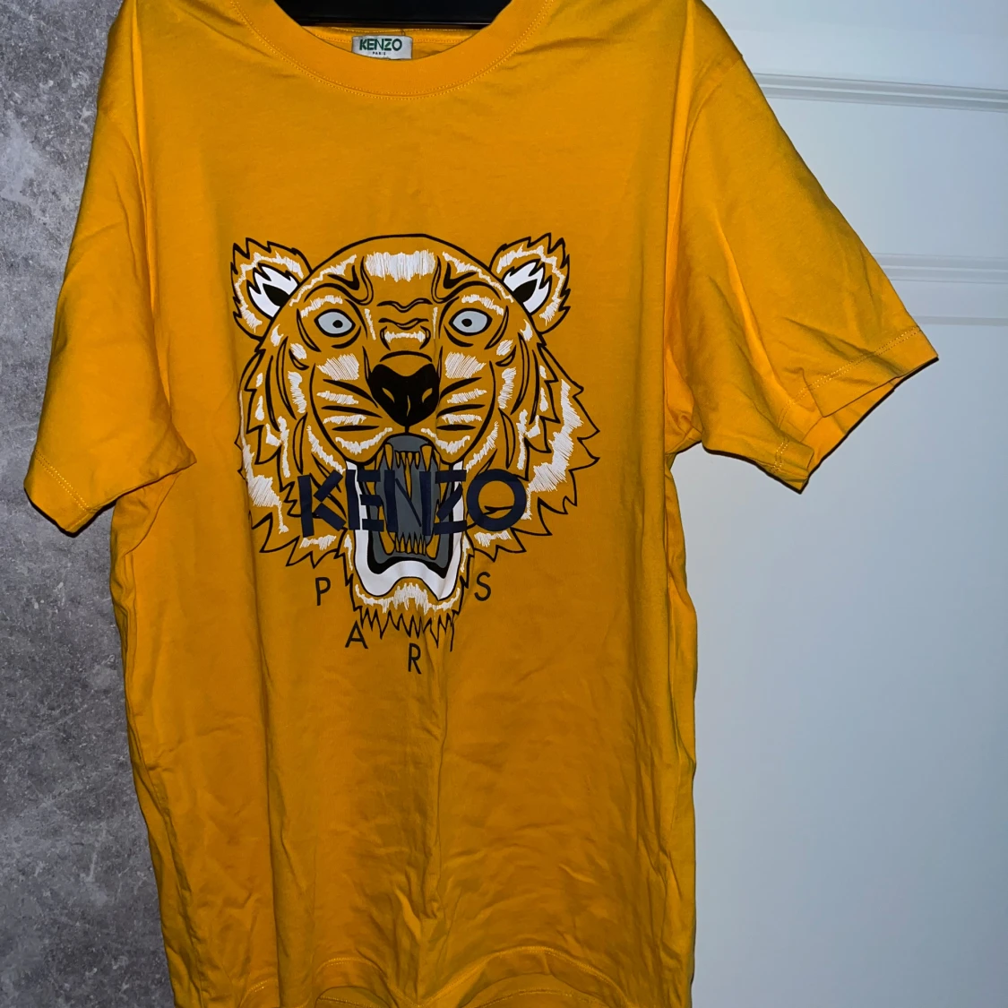 Gul t-shirt från Kenzo med tigertryck