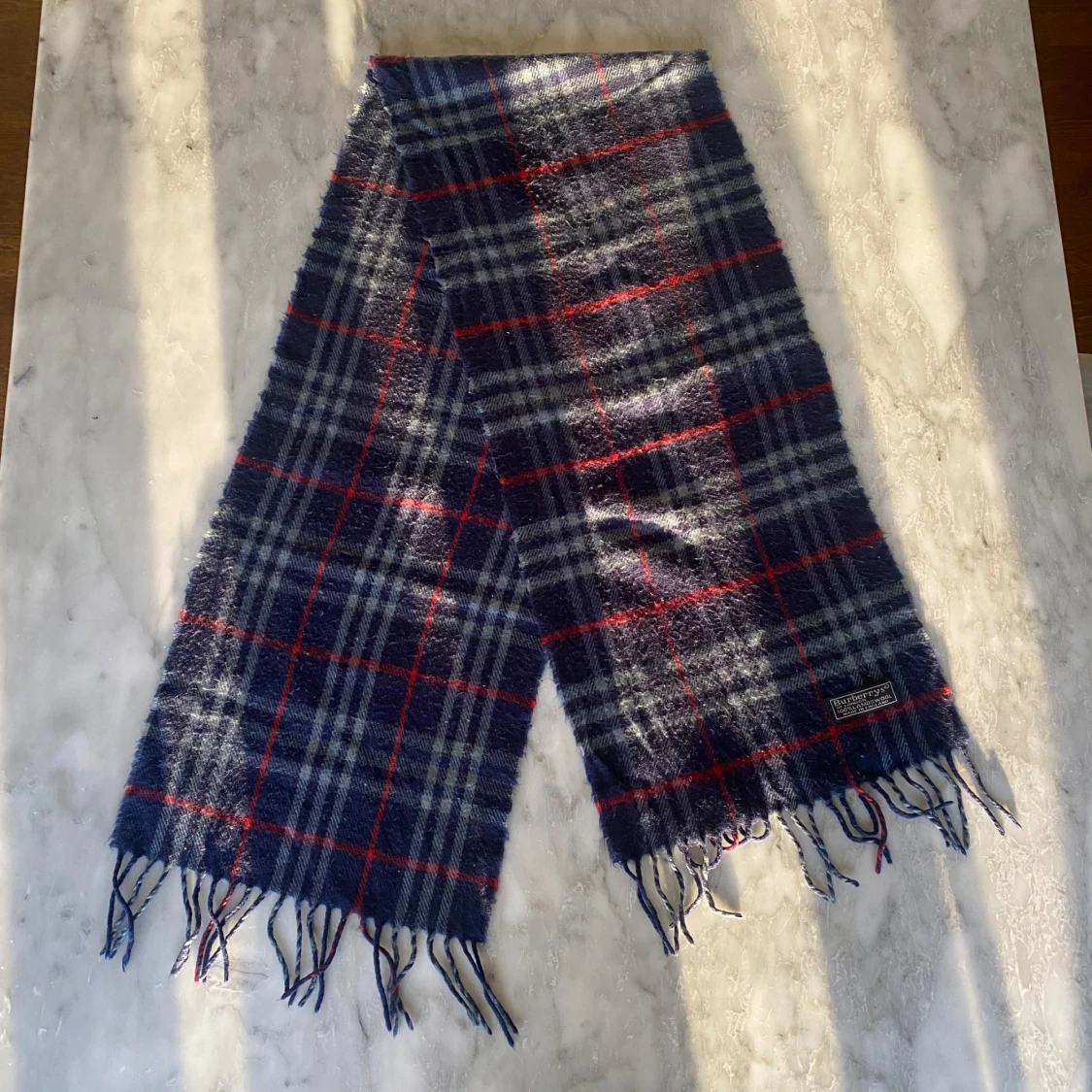 Mörkblå Burberry halsduk  - 2