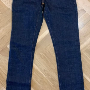 Mörkblå jeans från Nudie Jeans - Snygga mörkblå jeans från Nudie Jeans. 