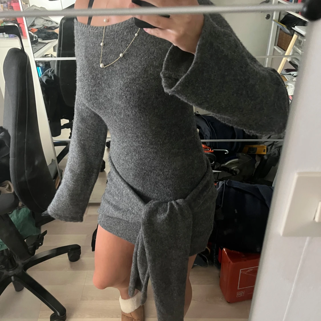 Grå stickad klänning - 91