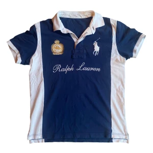 Ralph lauren pike  - Swag ralph lauren pike har ingen neck tag. Bra skick skriv om du har frågor!