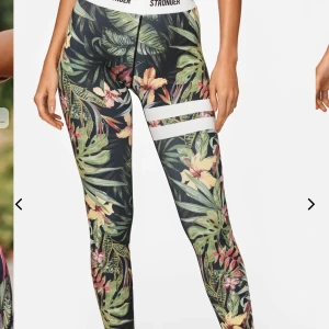 Blommiga leggings från Stronger - Snygga leggings med tropiskt blommönster från Stronger. Perfekta för träning. Bra skick. Strl xxs men passar mig som xs också pga strechigt material. Köpte för 799kr. Är öppen för prisförslag 