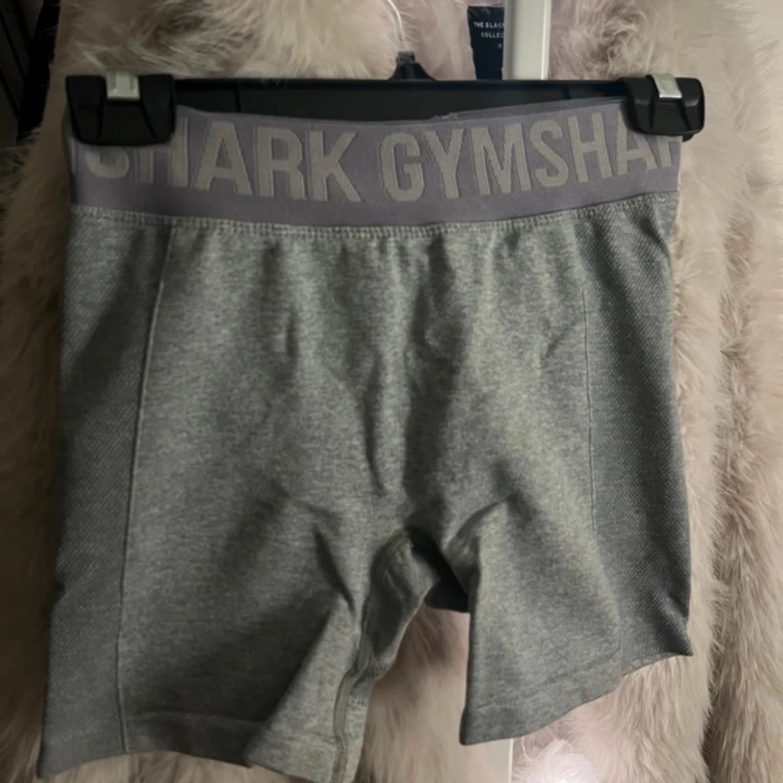 Grå shorts från Gymshark