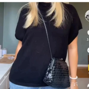 snygg stickad tröja  - säljer denna snygga från Kappahl då den kommit till användning två gånger. skriv för egna bilder💘