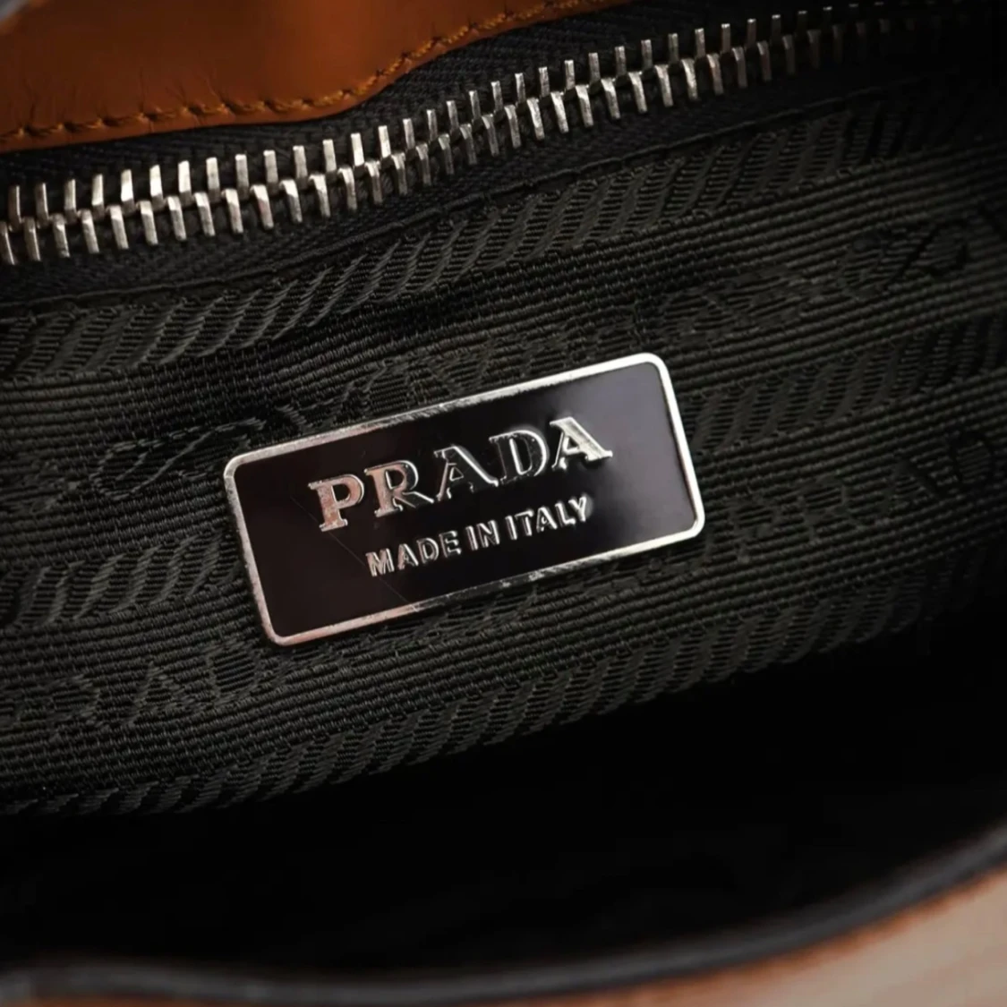 Leopardmönstrad handväska från Prada - 3