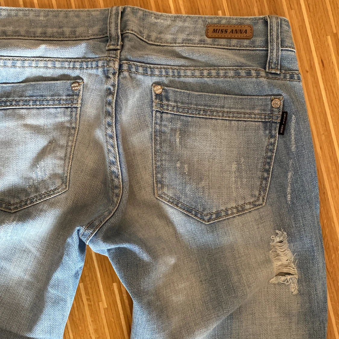 Logmidjade jeans med hål - 90