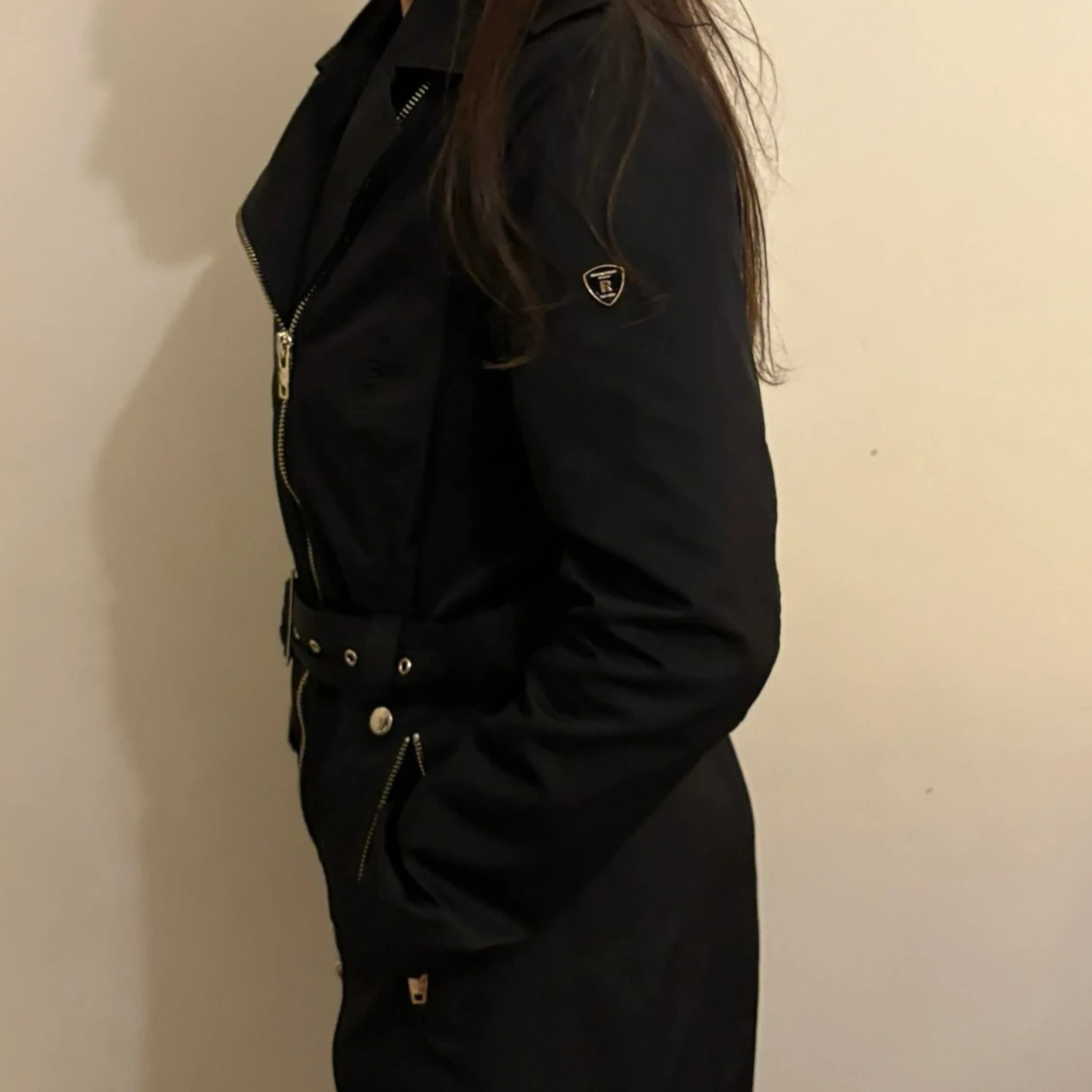 Svart trenchcoat med bälte - 90