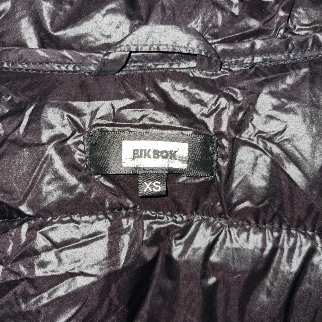 Svart lättviktsjacka från Bik Bok - 2