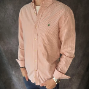 MORRIS SKJORTA - Morris Skjorta - Storlek M - Nypris ca 1500kr - Deluxecloset 