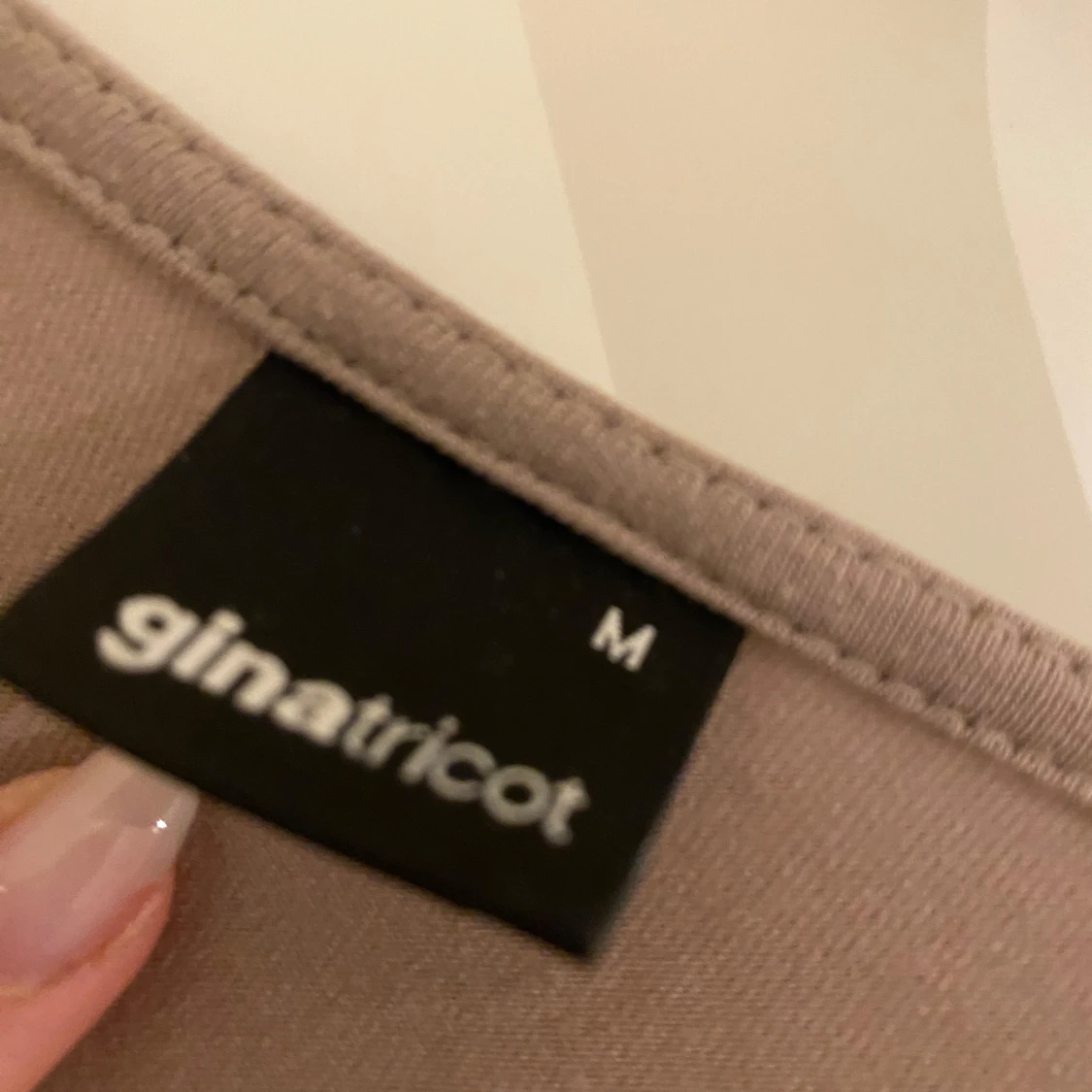 Beige långärmad topp från Gina Tricot - 90