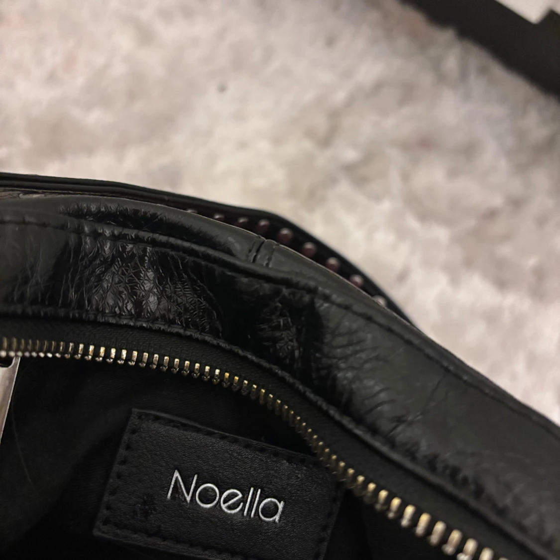 Svart axelväska från Noella - 91
