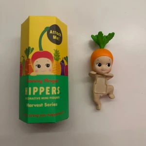 sonny angel harvest hippers  - sonny angel hippers harvest series carrot.        new, just unboxed if you have any questions please feel free to ask me 🤍 box has some marks but the figure is in good condition :)
