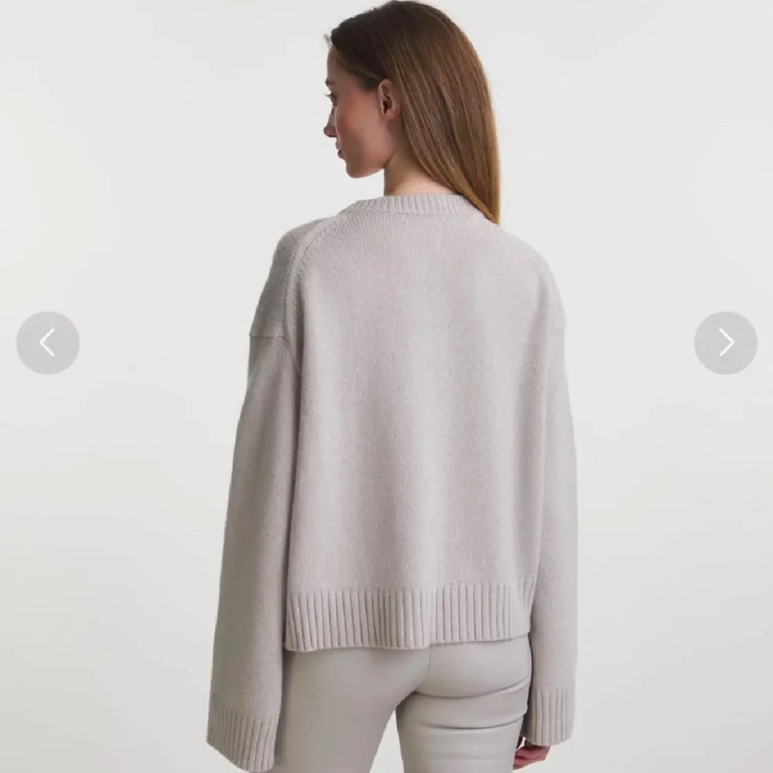 Beige stickad tröja - 90